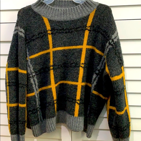 Suzy Shier Tops - Cute long sleeves sweater